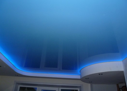 Подсветка натяжного потолка в ванной