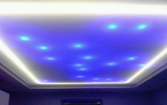 Подсветка подвесного потолка в ванной