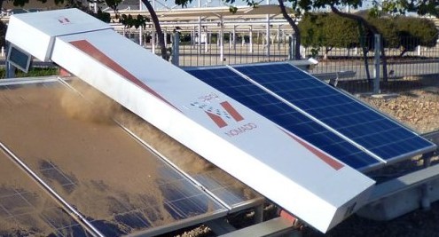 Робот для чистки солнечных панелей