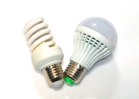 Как выглядит сравнение светодиодных и энергосберегающих ламп