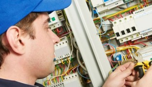 Установка электрощитка в квартире
