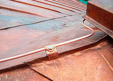 Молниеприемник на металлической крыше