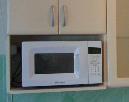 Крепление микроволновки в кухонном гарнитуре