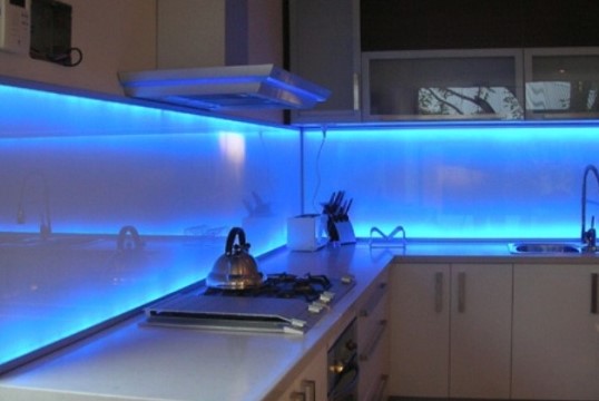 светодиодная лента на кухне